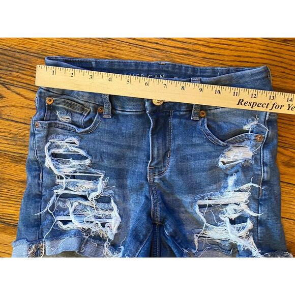 American Eagle Distressed Denim Jeans Shorts Next Level Stretch Women’s Sz 2 - Picture 5 of 6